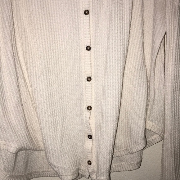 Loose long sleeve button up - Picture 2 of 5
